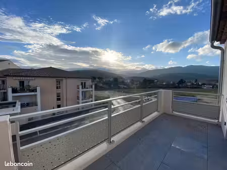 appartement t2 avec terrasse et une place de parking