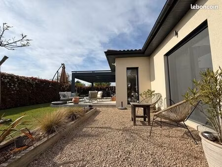 villa 4 pièces 136 m²