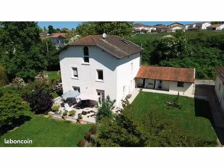 propriété 7 pièces 179 m²