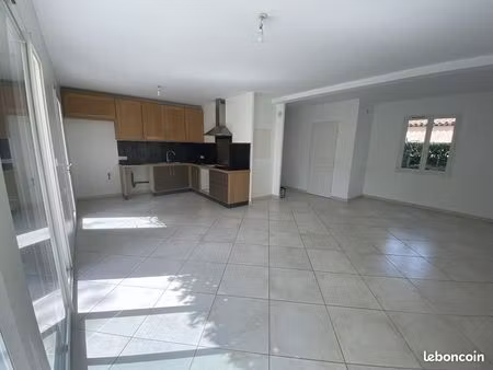 villa 4 pièces 77 m²