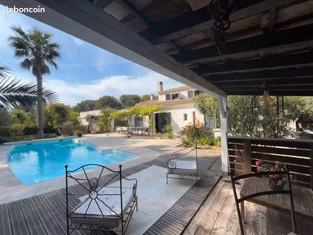 villa avec piscine plus deux logements indépendants à pied des plages