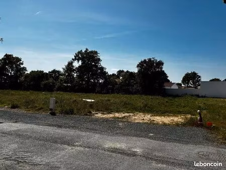 terrain 447 m² la barre de monts