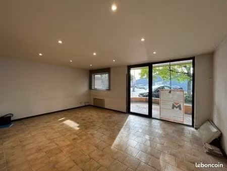local commercial 56 m²