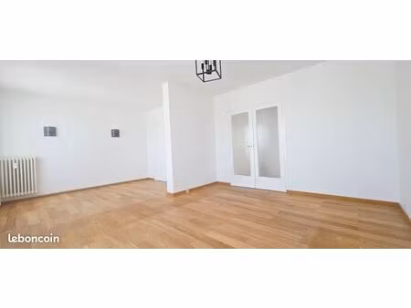 appartement t4 avec balcon  cave et garage secteur mairie