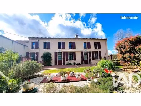 maison 7 pièces 209 m²