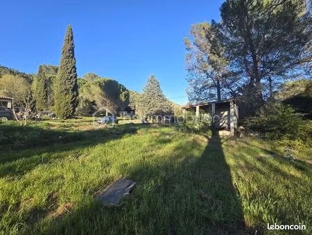 terrain 1 500 m² le val
