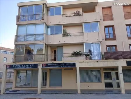 particulier vend appartement sanary-sur-mer de 30 m2 meublé +place de parking privé avec b