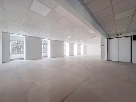 vente locaux professionnels 3 pièces 141.25 m² à versailles (78000)  690 000 €