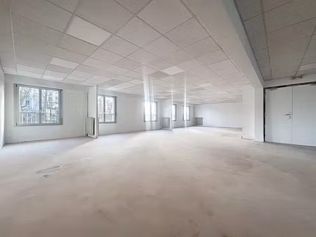 vente locaux professionnels 3 pièces 169.44 m² à versailles (78000)  799 000 €