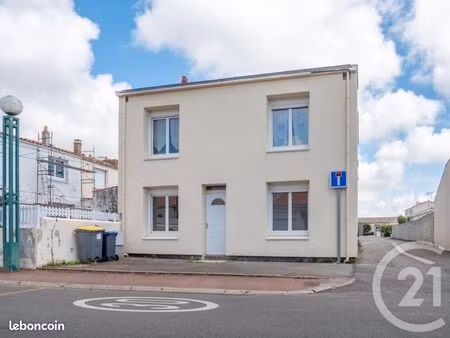 immeuble 230 m² chateau d olonne