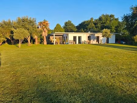 propriété contemporaine bio climatique