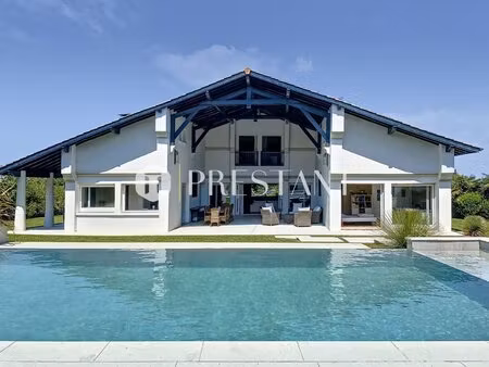 aux portes de biarritz  grande maison basque avec piscine et jardin
