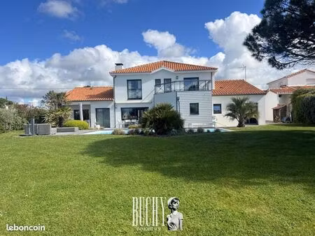 villa 6 pièces 200 m²