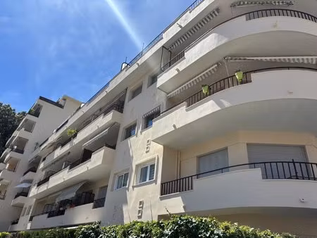 2 piéces terrasse parking collectif