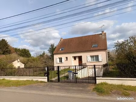 beau pavillon traditionnel 6 pièces de 140 m2 sur sous-sol total