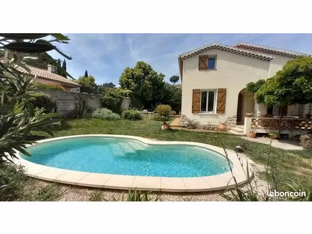 maison individuelle avec piscine sur terrain de 640m2