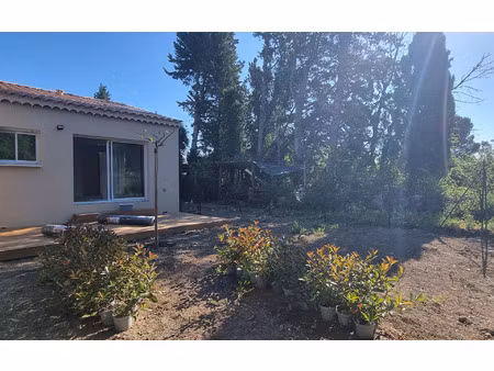 location maison  m² t-3 à morières-lès-avignon  930 €