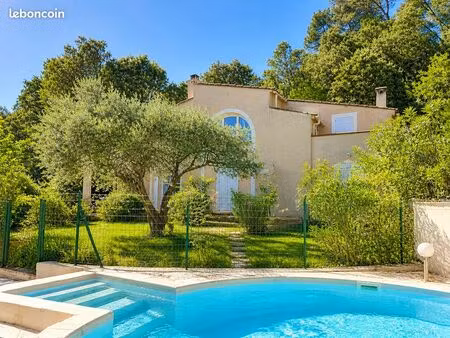 villa 5 pièces 150 m²