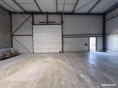 entrepôt 243 m² montaigu-vendée