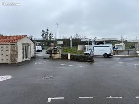 locaux commerciaux devant leclerc
