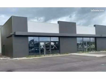 local commercial/artisanal