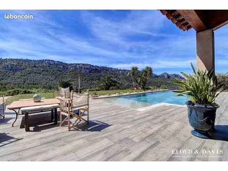 villa 6 pièces 205 m²
