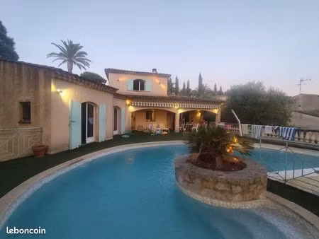 villa avec piscine