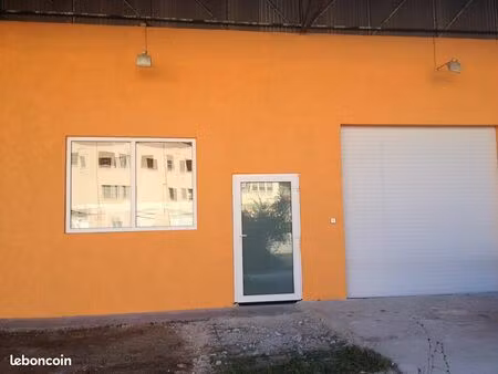 local 57 m² ou 114 m2 à louer avec parking
