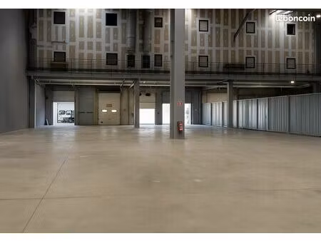 location local de 3000m2 - zone gavarry à la crau