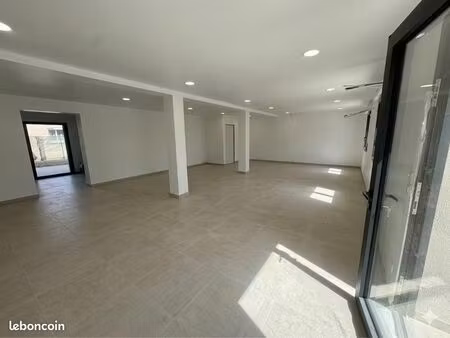 emplacement n°1 : local commercial 190 m2 + terrasse 40 m² - flux exceptionnel