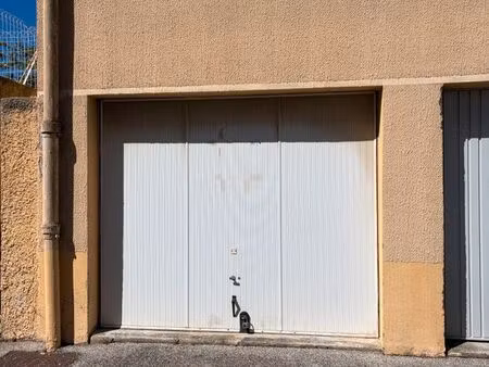 garage box fermé exterieur
