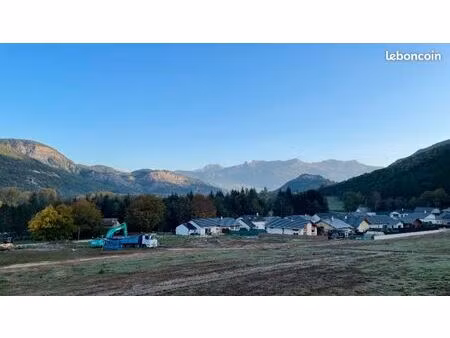 terrain 652 m² saint etienne le laus