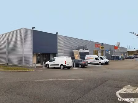 commerce 208 m²
