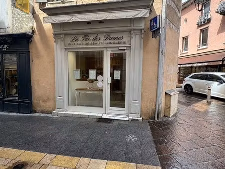 local commercial institut de beauté