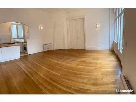 grand f2 terrasse 20m² au calme