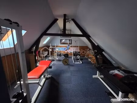 local salle de sport 156 m²