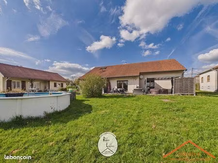 propriété 6 pièces 145 m²