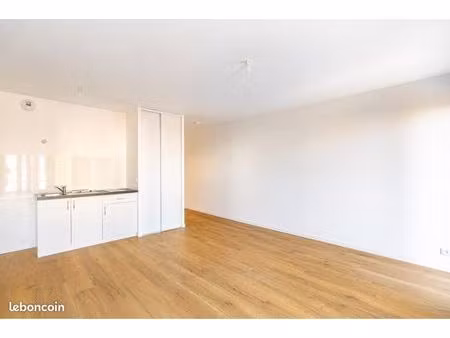 studio 30 m² — résidence récente — nanterre