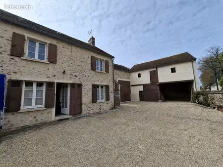 ferme pleine de charme rénovée avec matériaux de qualité – 221 m²– dépendances sur un terr