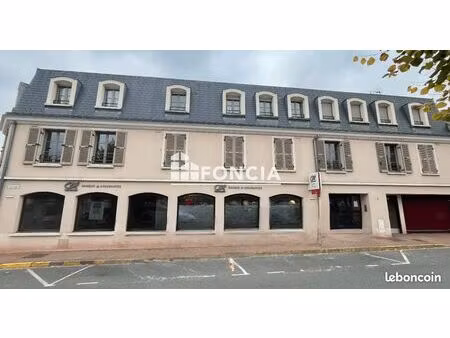 centre ville etrechy - face a la gare