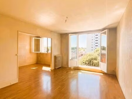 appartement 4 pièces  très lumineux  avec balcon et cave