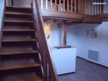 loue studio de 28m2 au centre ville d'avallon 89200.disponible fin mars 2026
