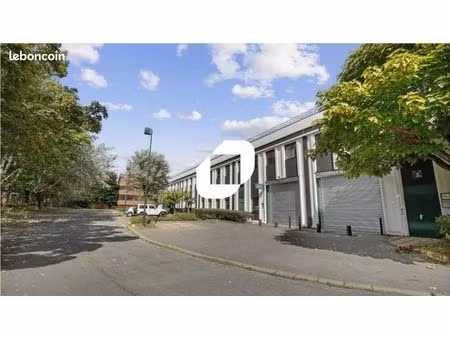 local bureaux 408 m²