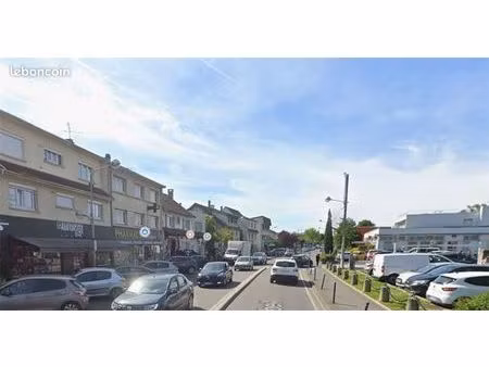 boutique 315 m² grigny
