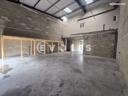 local d'activité 251 m²