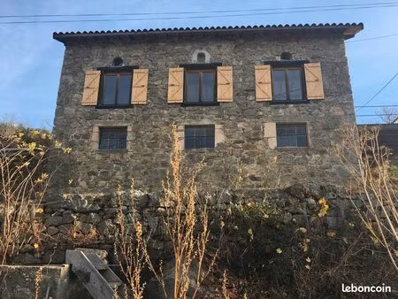 maison de hameau rénovée pour les amoureux de la nature et de l'architecture traditionnell