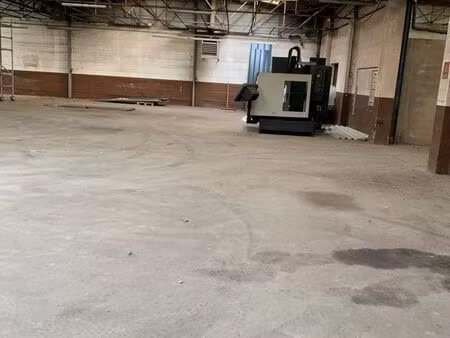 hangar 1400m2