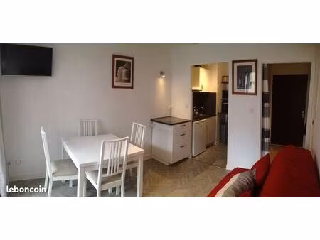 t2 à vendre centre ax-les-thermes (cave-parking-balcon)