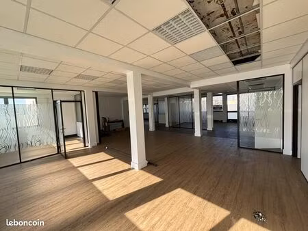 bureaux 241 m²
