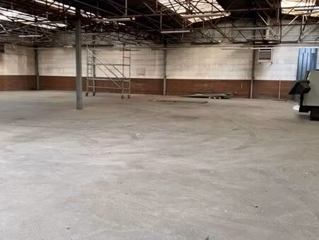 hangar 1400m2